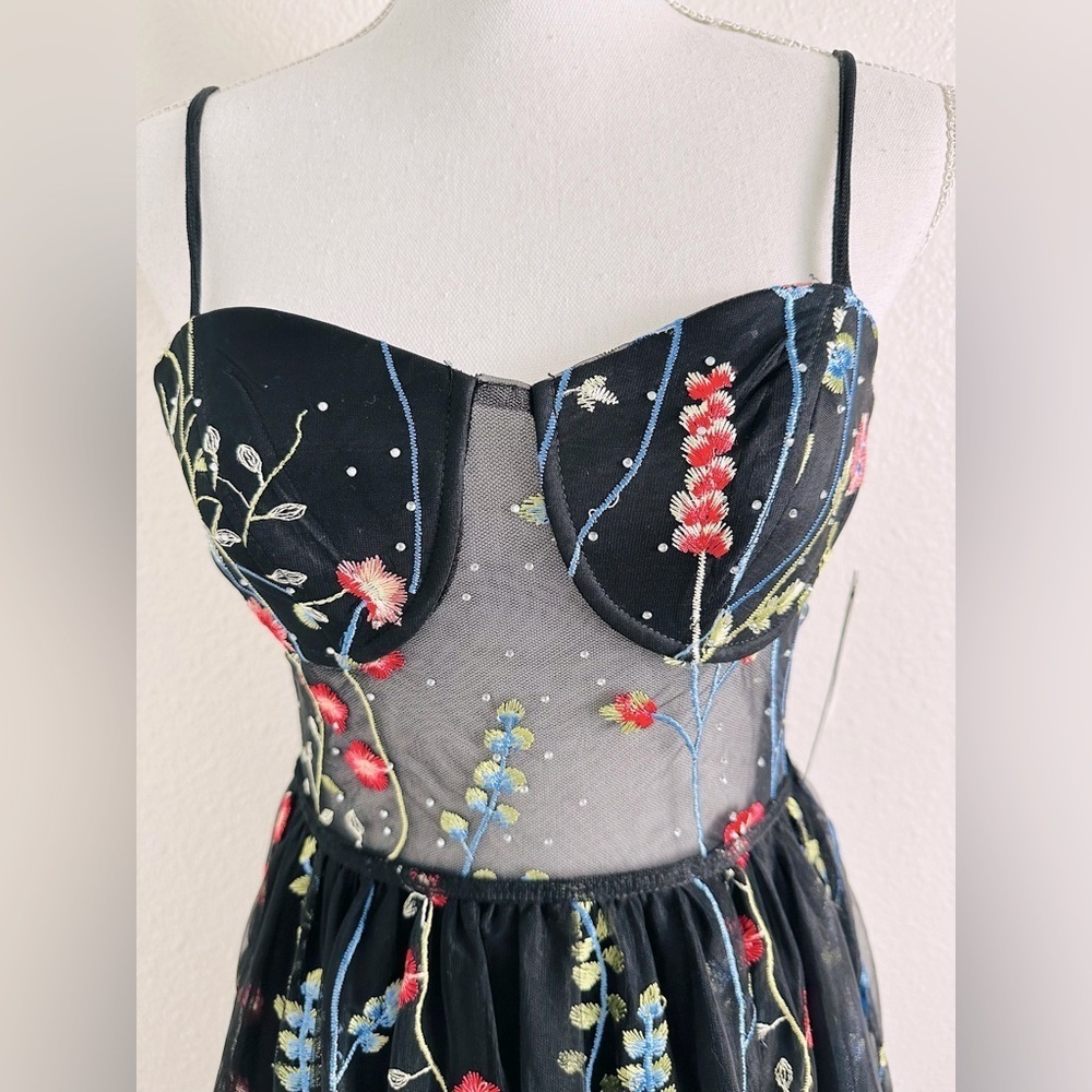 City Studios Juniors Floral-Embroidered Tulle Gown Size 3 - Picture 5 of 16